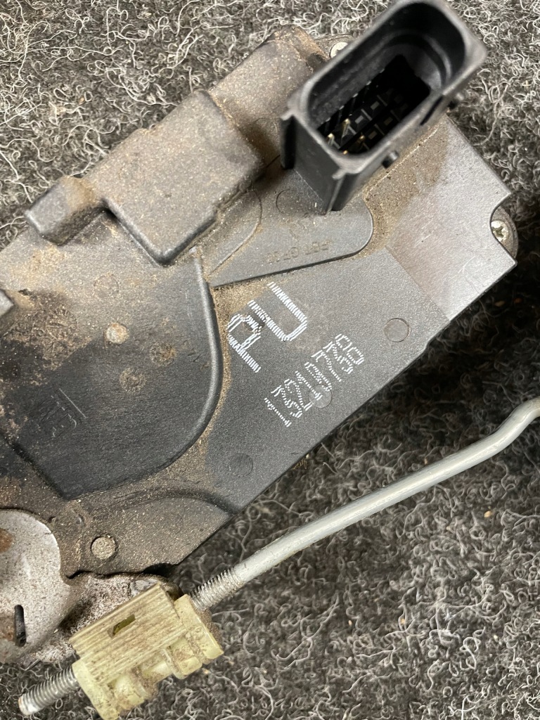 Opel astra h iii замок дверь левый задний  задний ручка комплект 13210738 pu Недорого