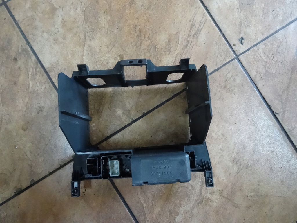 фото №5, Volvo v40 1.9dci 03' рамка средняя радио 30613739