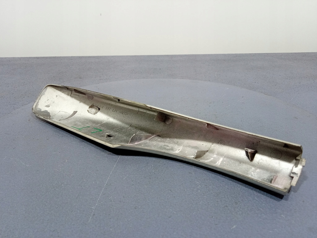 фото №10, Toyota avensis ii t25 kombi заглушка рейлинг левый задняя 63494