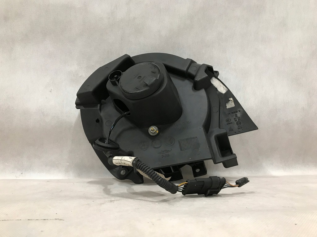 фото №3, Alfa romeo 4c лампа задняя правая led usa