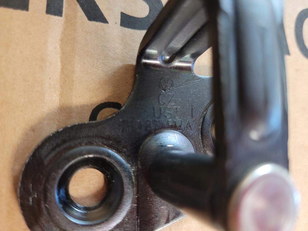 фото №5, Засов замка крышки задняя touareg transporter camper оригинал 7h0827512a