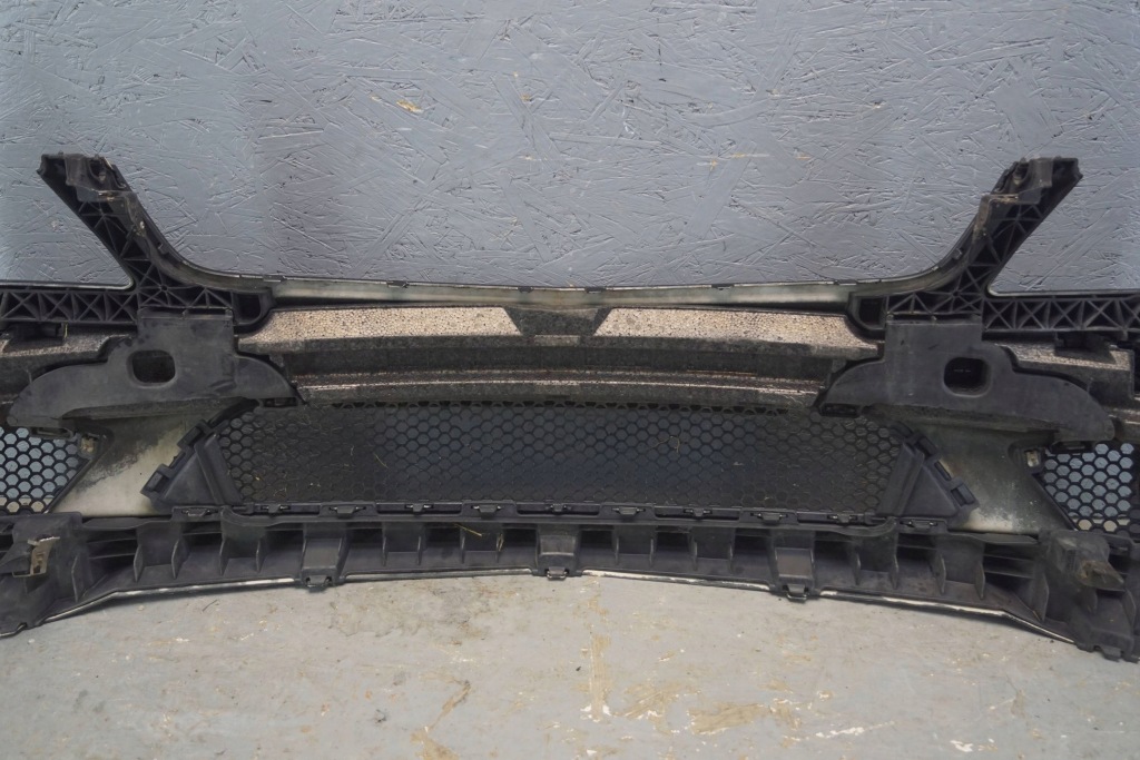 Mercedes w204 amg бампер перед pdc дорестайлинг  z1857 Оригинал