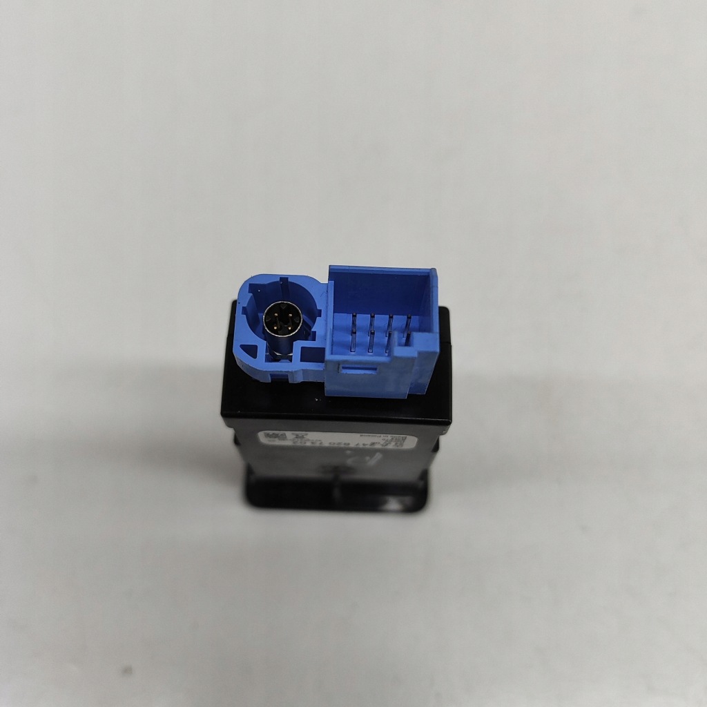 фото №6, Mercedes-benz eqb 2024 разъём / соединитель usb