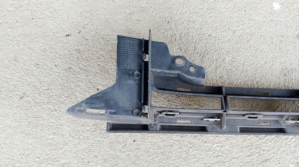 Audi a6 c7 lift средняя решётка бампера cała с Разборки