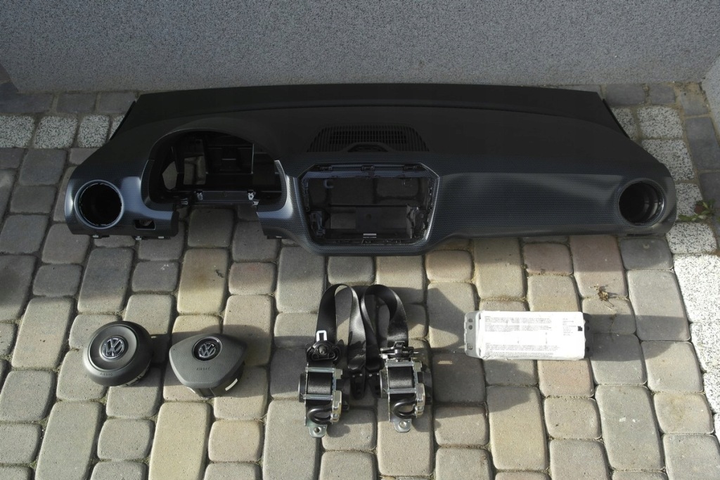 фото №1, Vw up lift подушка безопасности подушка приборная панель панель  приборная панель pulpit полка pas ремни