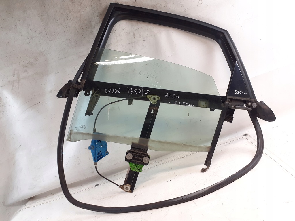 фото №1, Audi a4 b6 рамка стекло левый задняя sedan