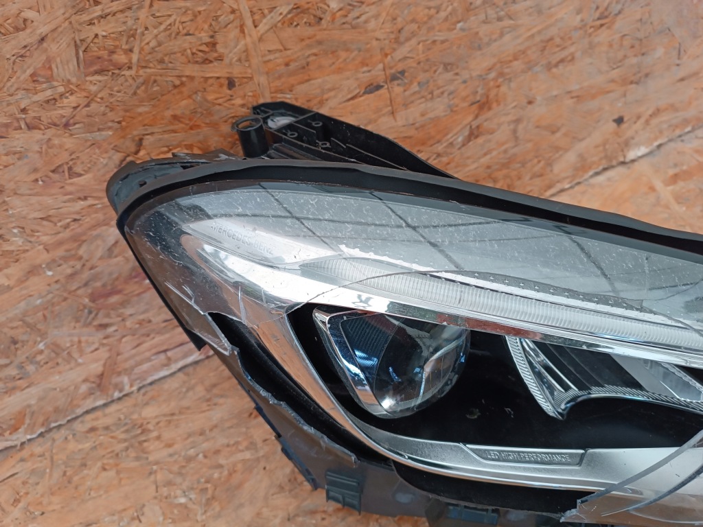 Лампа правий перед eu full led mercedes gla w156 a1569067000 Зі Шроту