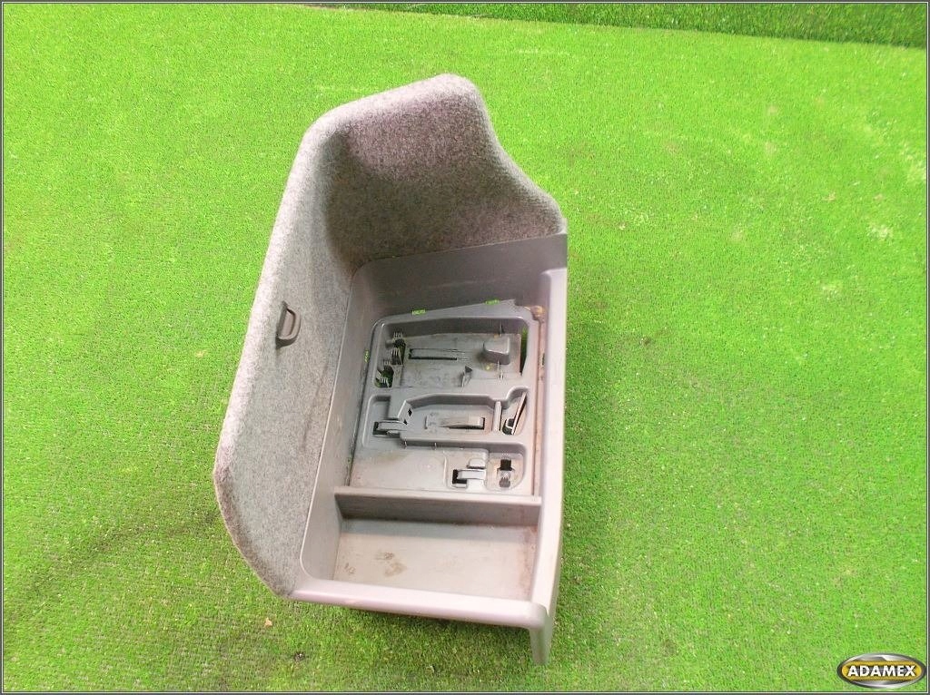 фото №4, Bmw 3 e90 2007r sedan - обшивка бардачок правий задня