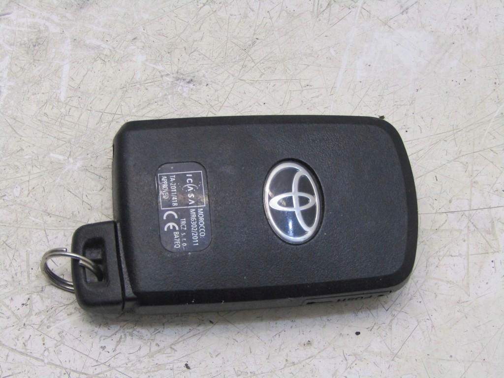 фото №1, Ключ ключ pilot toyota auris ii
