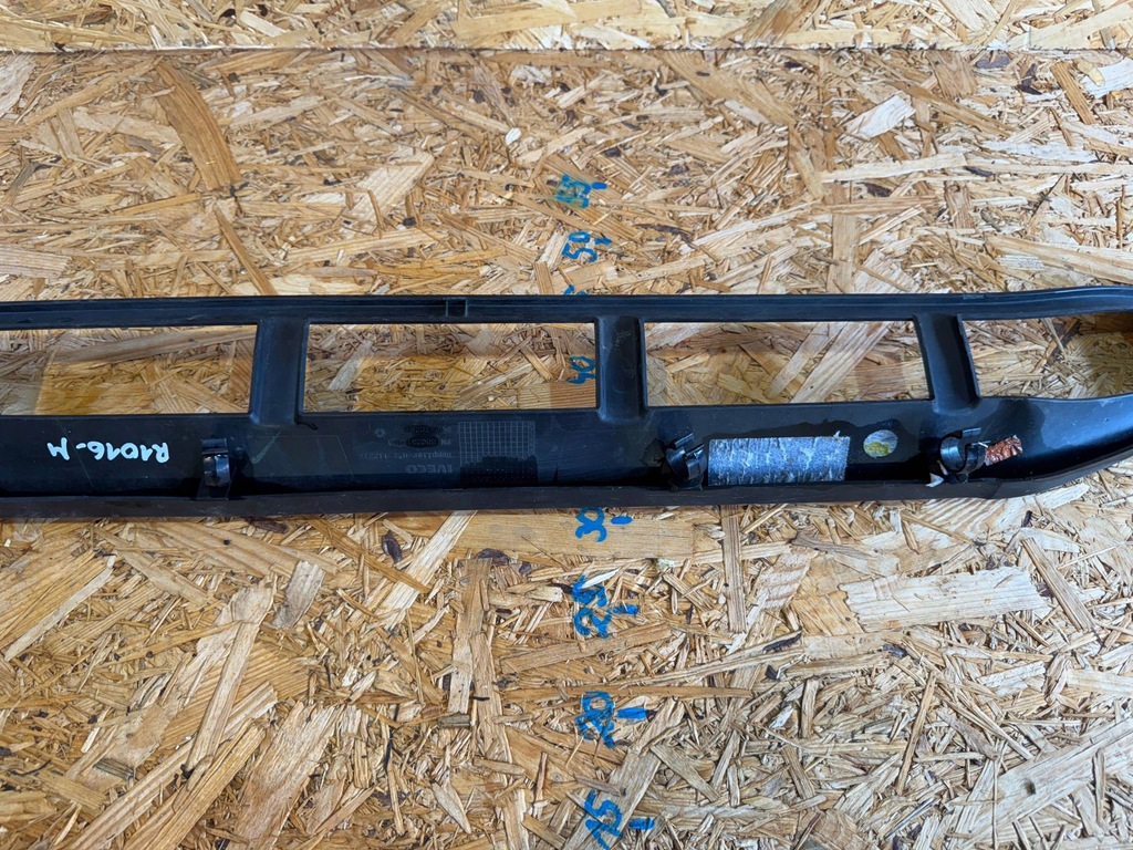 фото №8, Iveco s-way sway 19- решітка радіатора решітка радіатора решітка середня капот перед