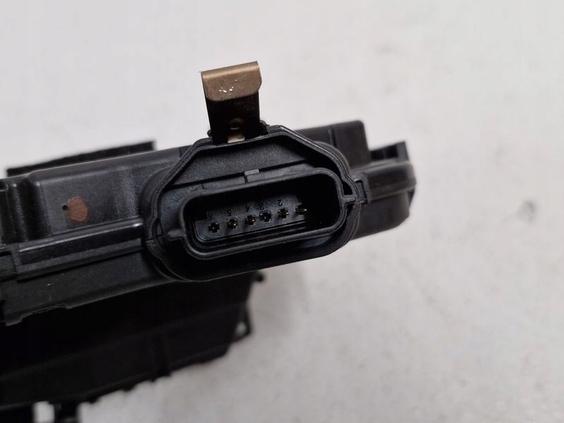 Renault twingo iii 3 замок дверь левый задний  задний 825033289r 4 pin Недорого