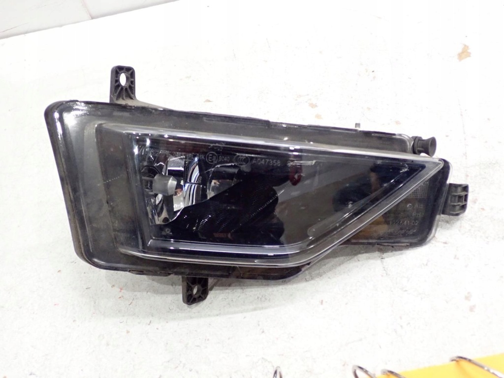 Купити Протитуманна фара правий vw sportsvan 2014- 510941662d