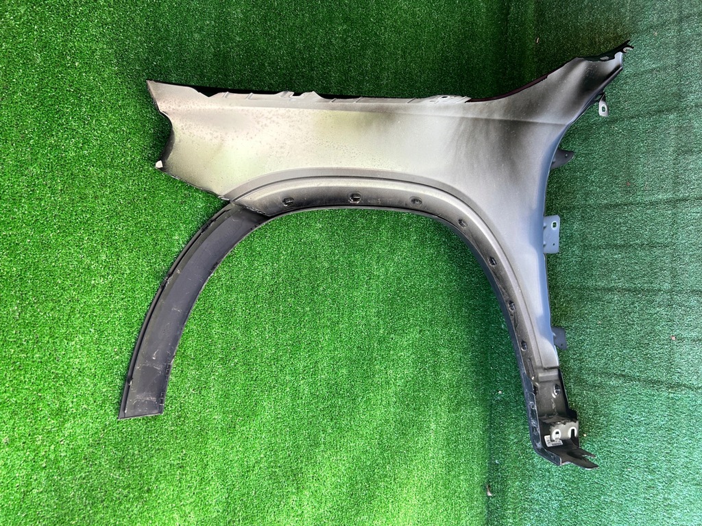 фото №11, Mercedes glb w247 крыло правый перед + молдинг