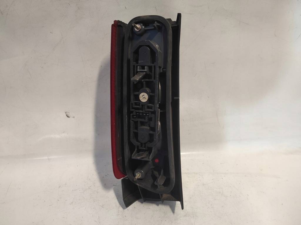 фото №7, Лампа задняя задняя правая нижняя volvo v70 i