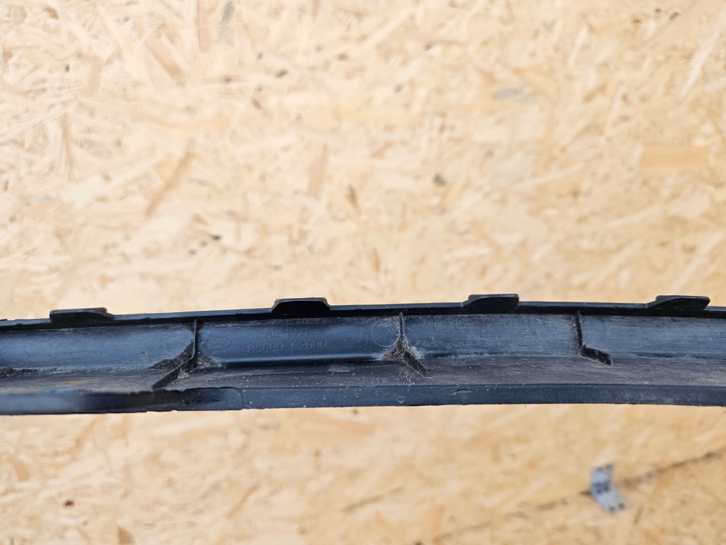 Спойлер накладка молдинг бампера задний  hyundai ioniq 86689-g2000 в Украине