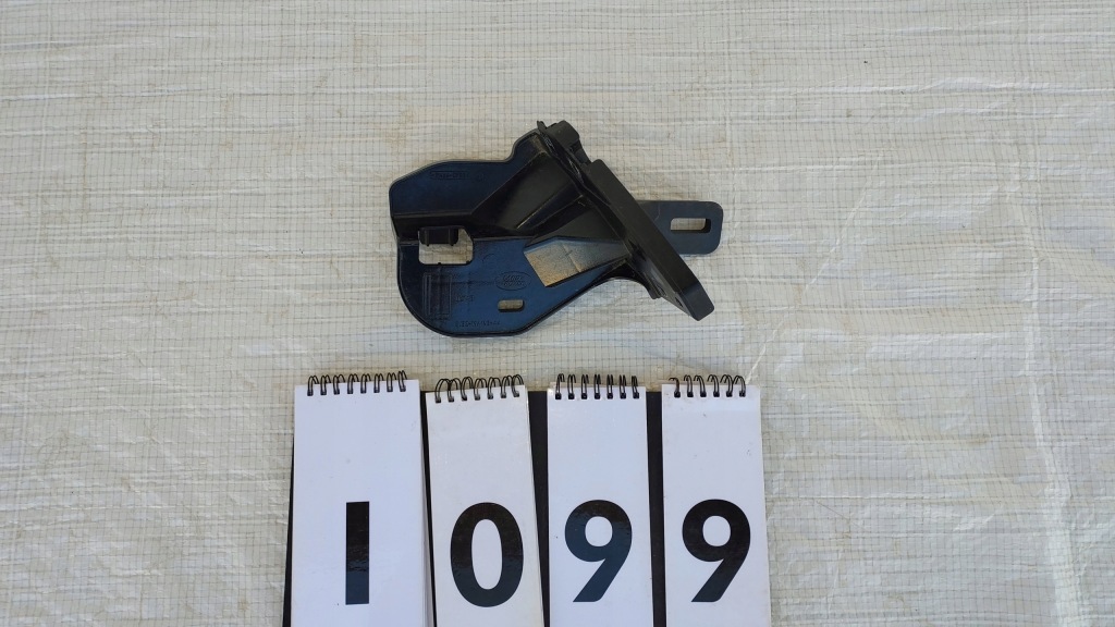 фото №1, Land rover evoque l538 направляющая бампера правый перед