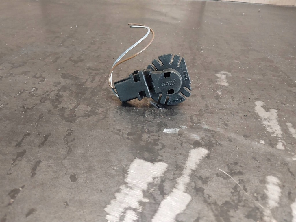 фото №5, Цоколь вкладыш лампочка лампы задний audi a8 d2 4d 32cp