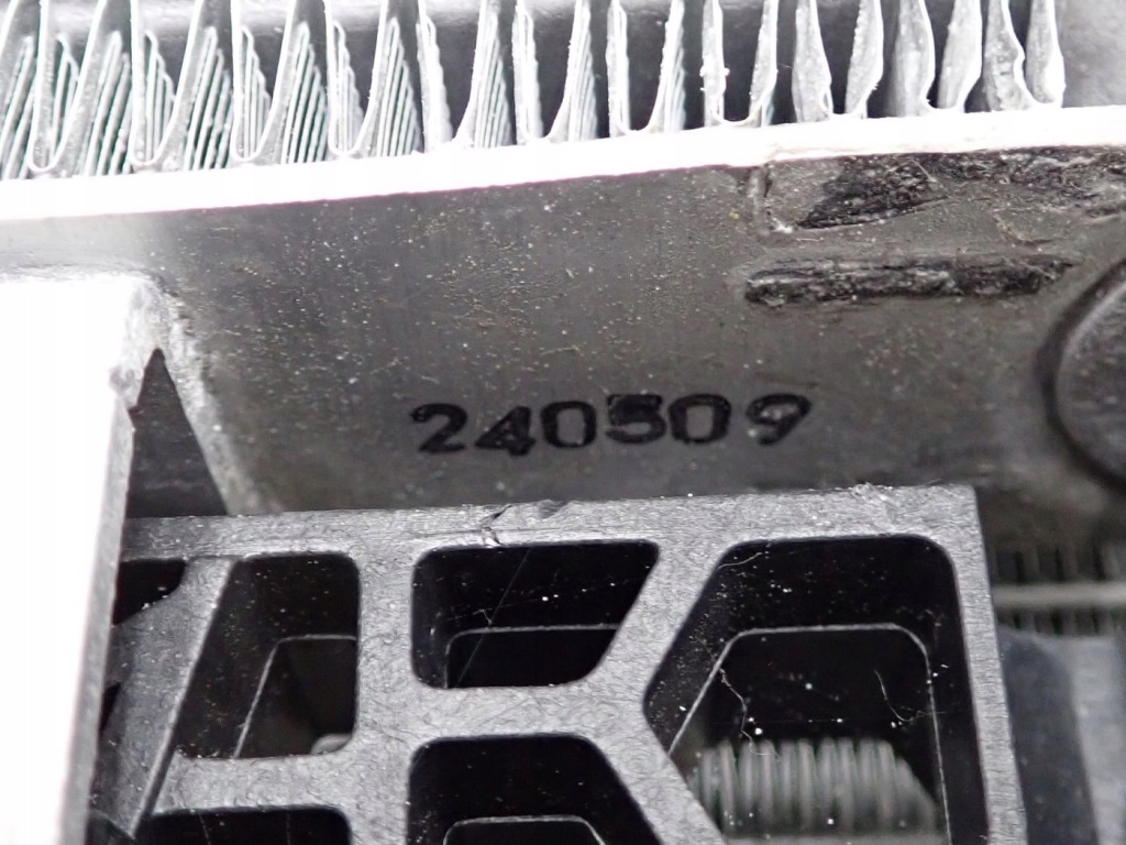 Комплект радіатор води кондиціонера вентилятор dacia sandero 3 3 1.0 tce Оригінал