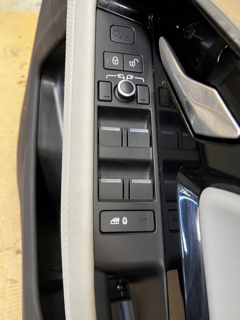 фото №6, Обивка дверь правый перед range evoque l551 rhd