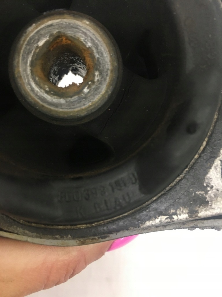 фото №12, Audi rs4 s4 b5 2.7t подушка коробки 8d0399151j 8d0399151d