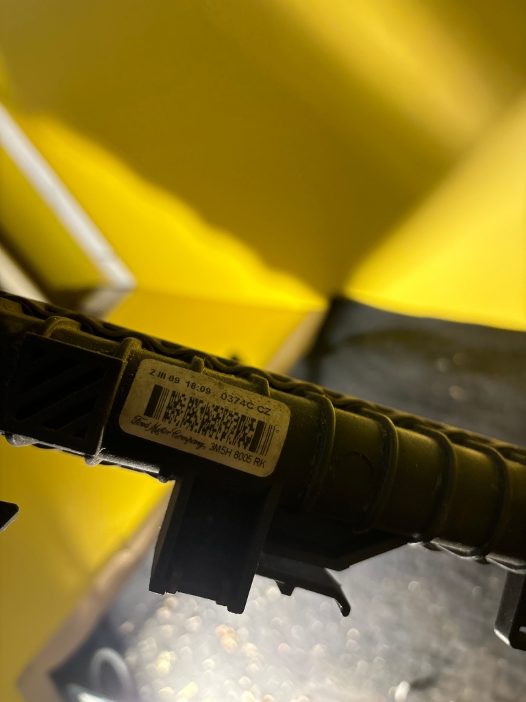 Volvo c30 радиатор воды 3m5h-8005-rk Доставка