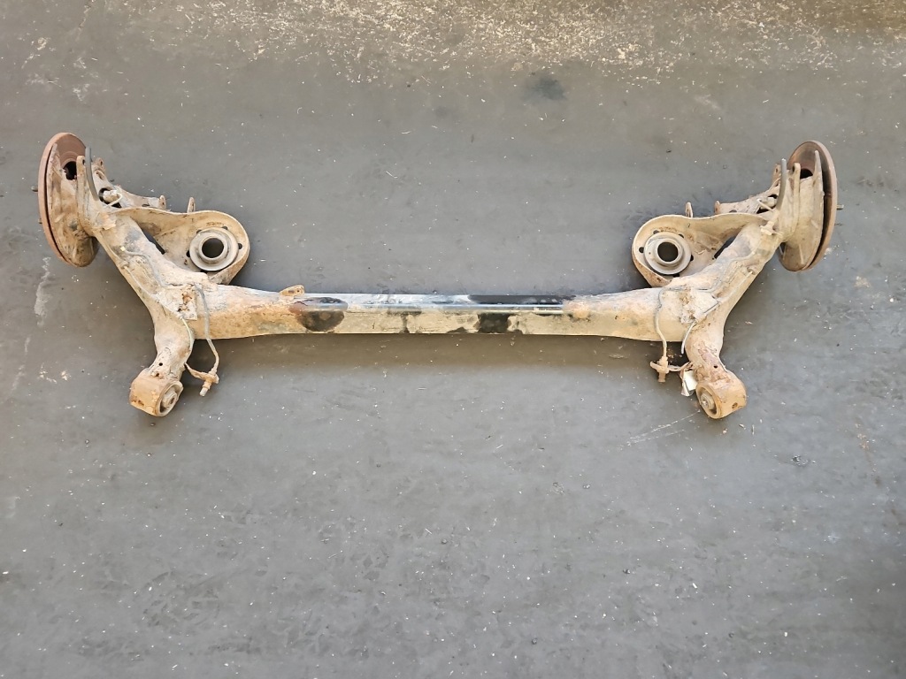 Купити Задня балка oś задній toyota corolla e15 1.4 d4d