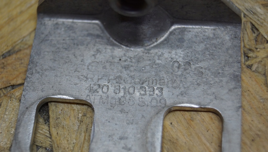 фото №4, Кронштейн audi r8 420 810 333