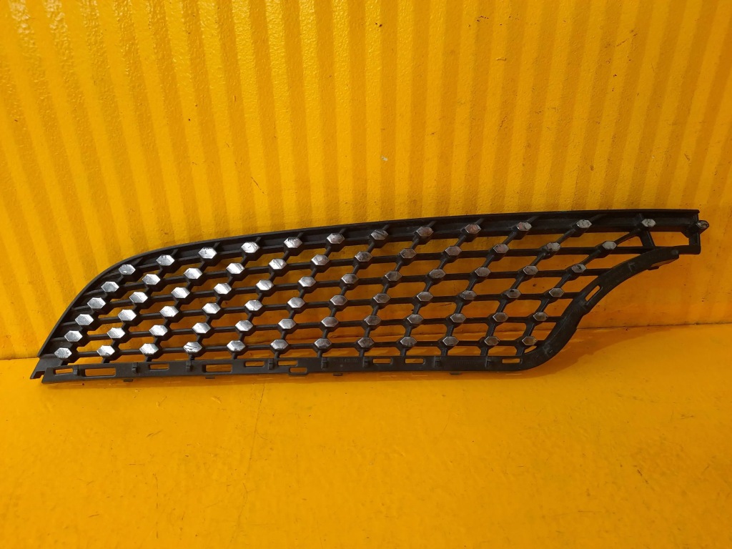 фото №1, W176 решітка бампера перед ліва a1768882160