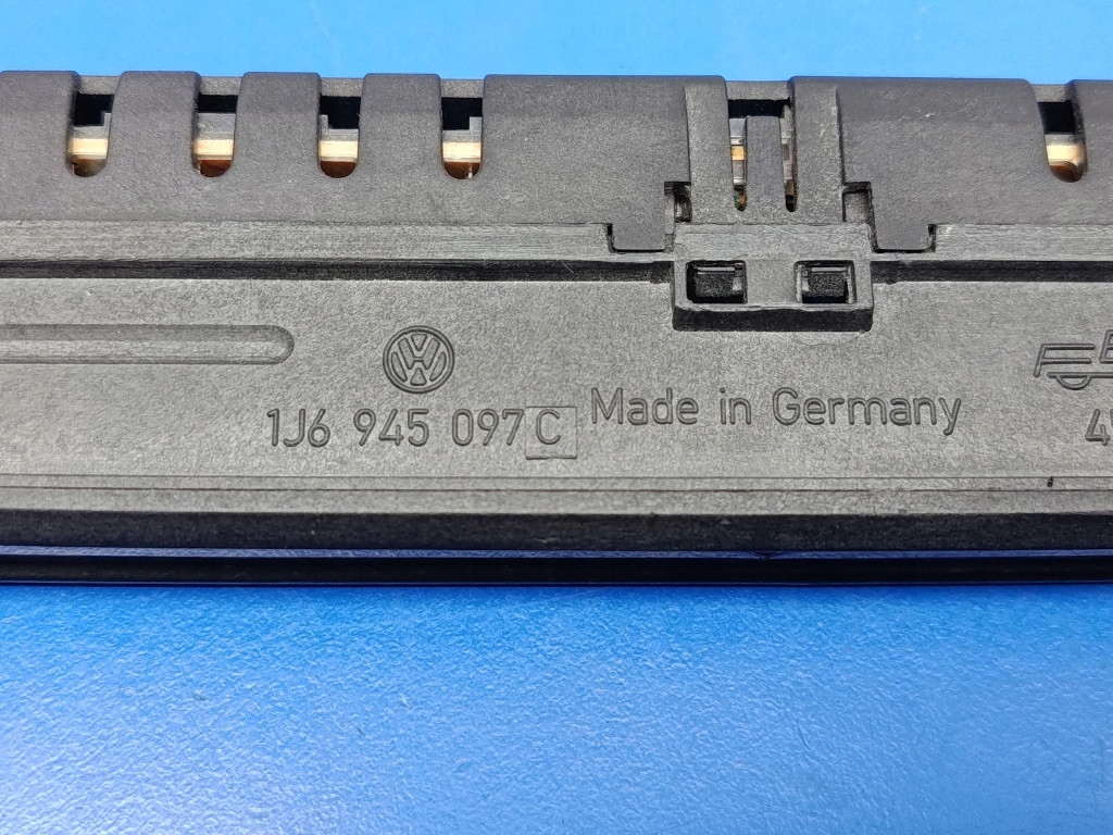 Vw golf 4 iv хетчбек світло додаткові третій стоп 1j6945097c в Україні