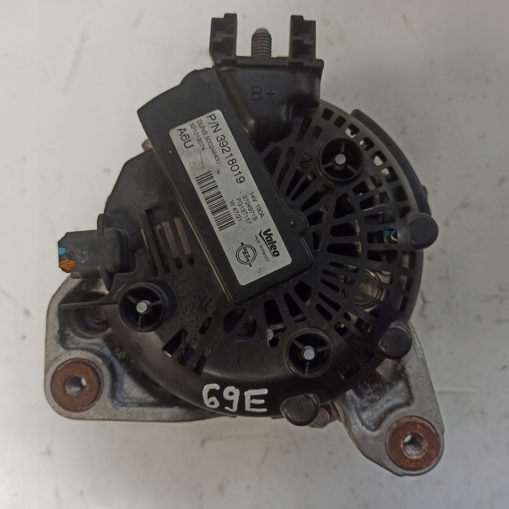 Opel astra k v 1.2t генератор 39218019 пошкоджений пластик роз'єми в Україні