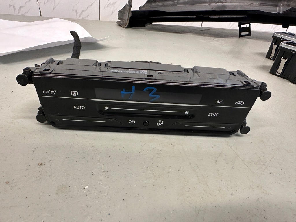 фото №1, Vw t-cross панель кондиционера 2gn907044