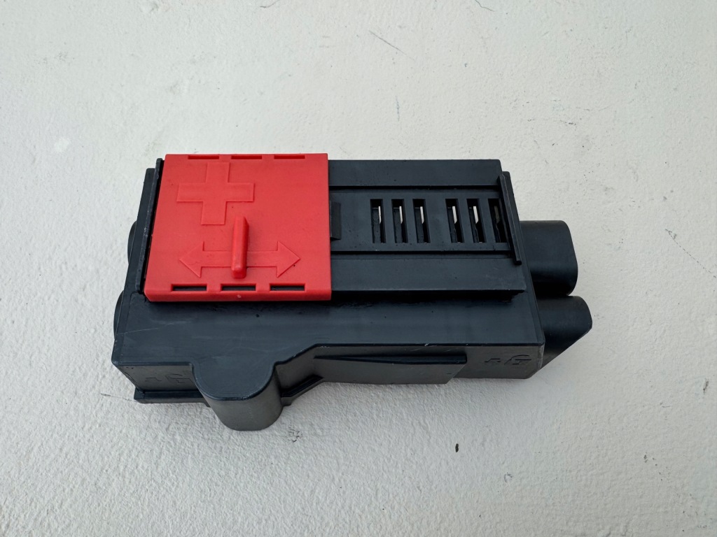 фото №1, Mercedes gl x166 12r- крышка защита корпус коробка предохранителей