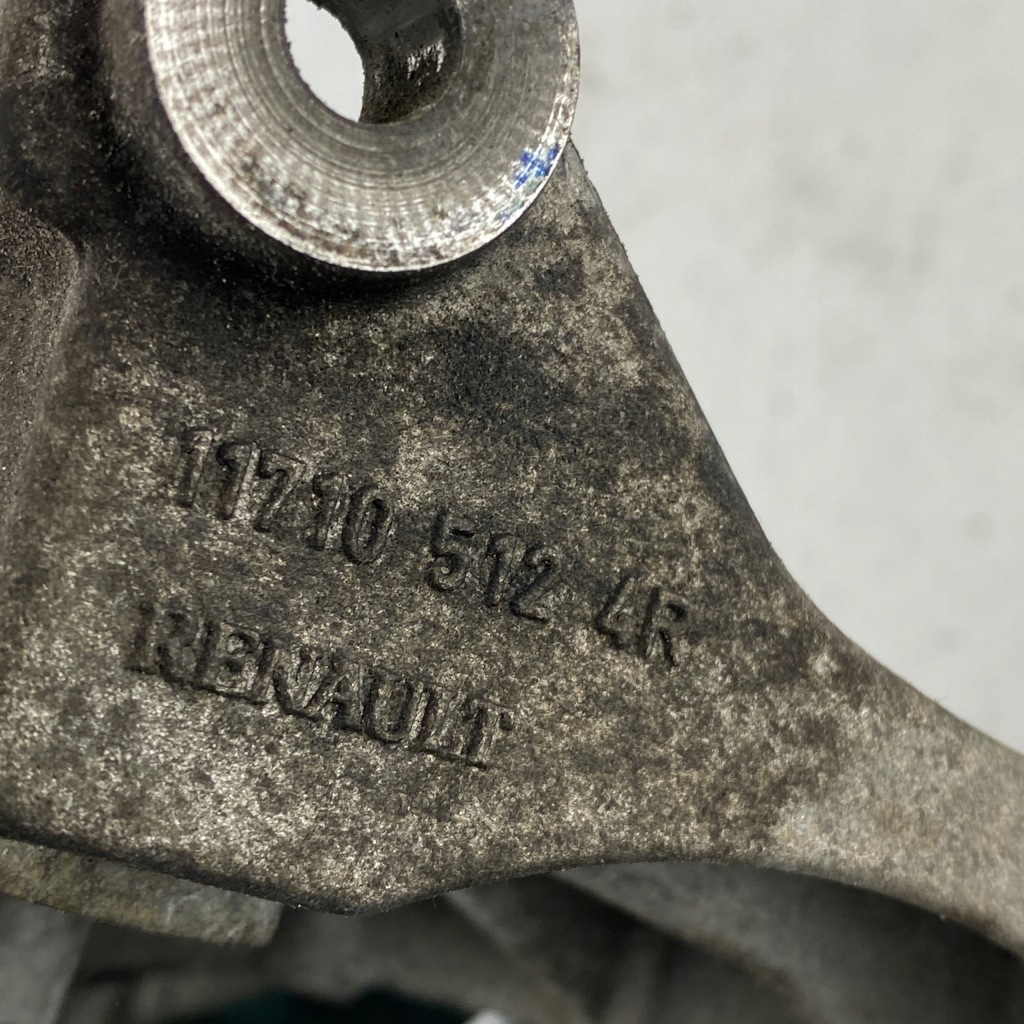 Кронштейн генератора держатель 1,6 trafic vivaro 1.6 dci biturbo с Разборки