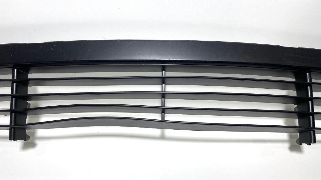 Решётка бампера bmw e36 8165145 Оригинал