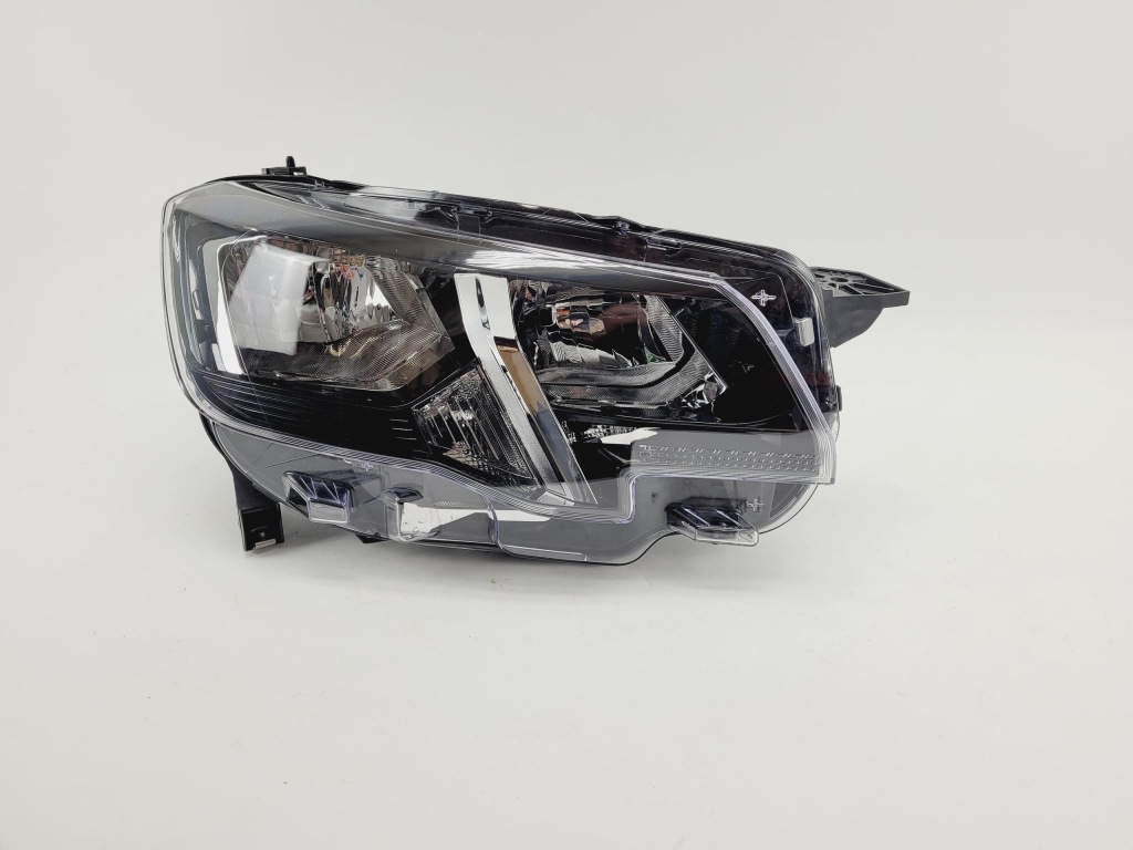 Купити Лампа правий перед права передня peugeot partner iv 2018 9816826880