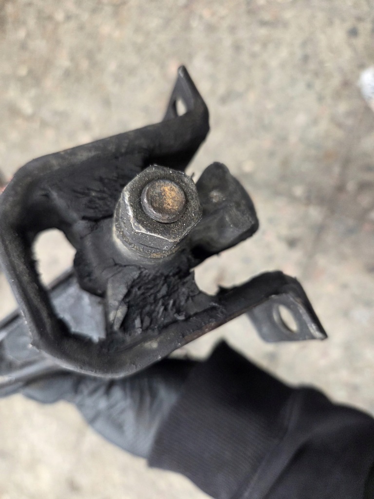 Кронштейн двигателя 80-86r fiat panda 30 141a.000 Киев