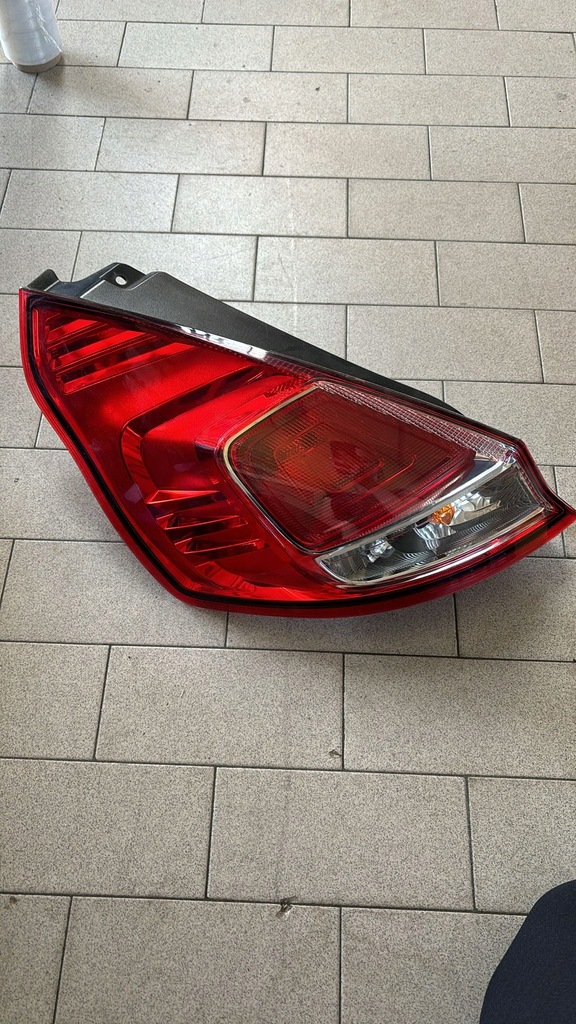 фото №1, Лампа левый задняя ford fiesta mk7 c1bb-13405-ae
