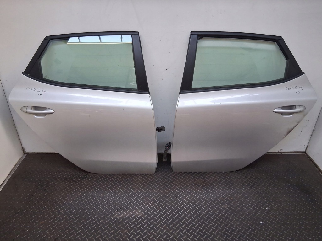 Купити Двері лівий 1 правий задній kia ceed 2 hb 9s