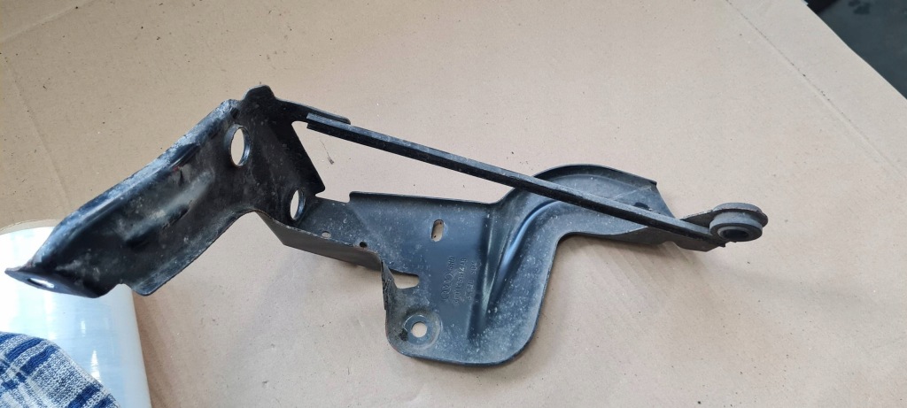 A6 c6 рестайлинг  кронштейн кронштейн кронштейн интеркулер правый 2.0 tdi 4f0145814ab Цена