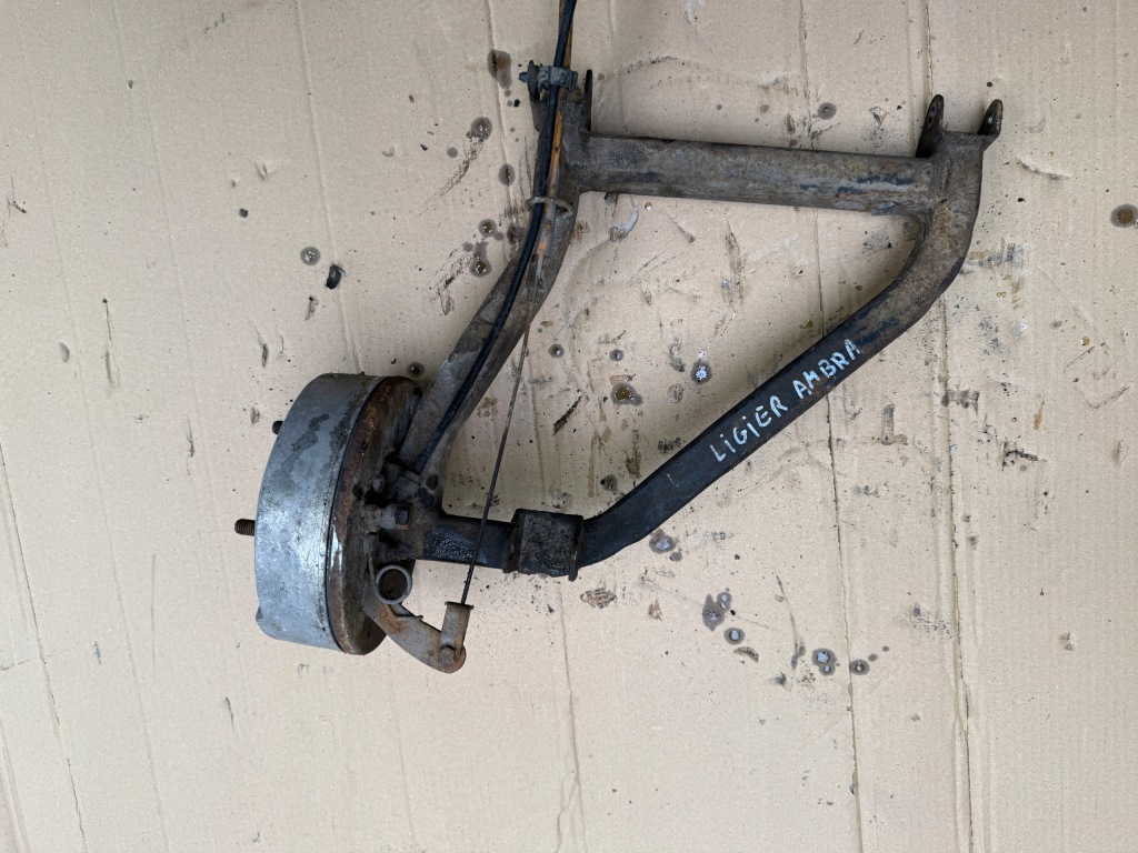 Купить Поворотный кулак ступица левая левый задний  ligier ambra