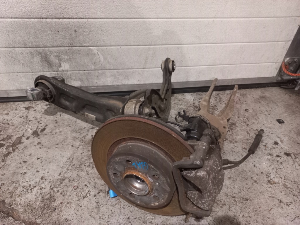 фото №1, Поворотный кулак задняя задняя левая комплектная mercedes gla 4 matic w156 x156