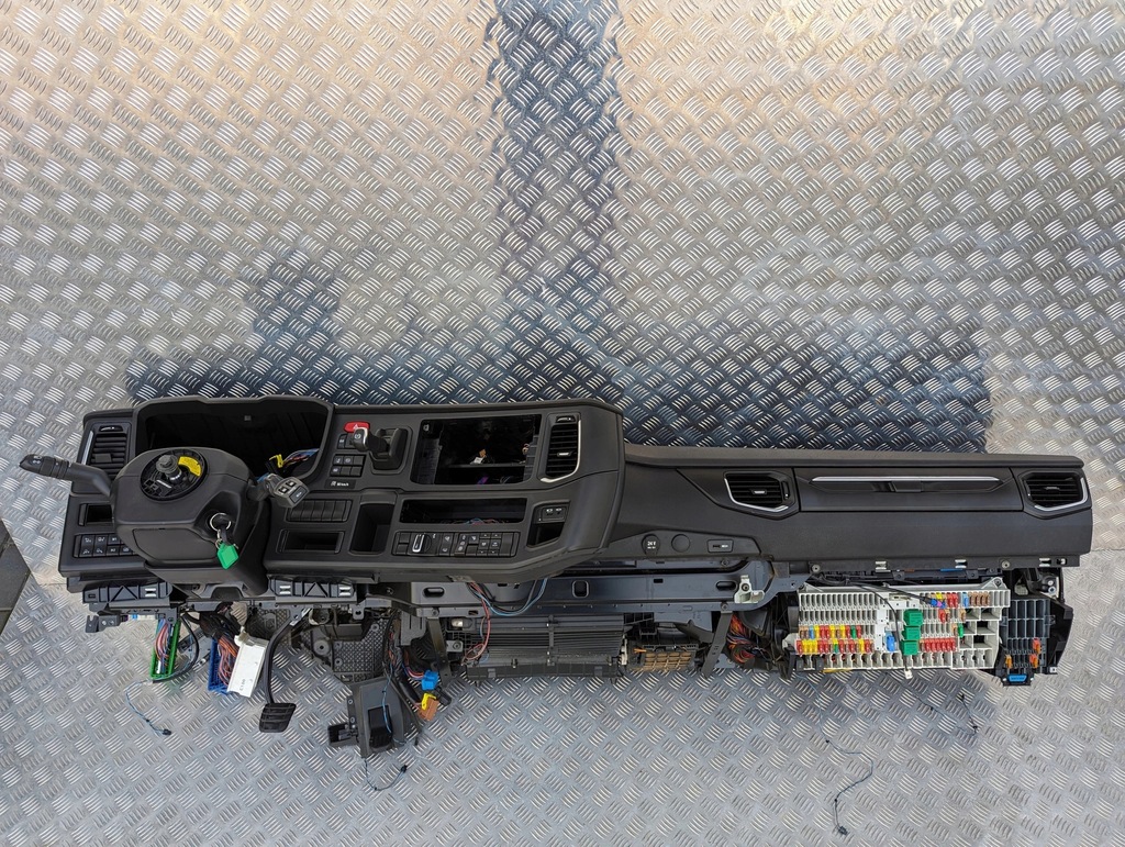 фото №1, Приборная панель приборная панель приборная scania r s ntg