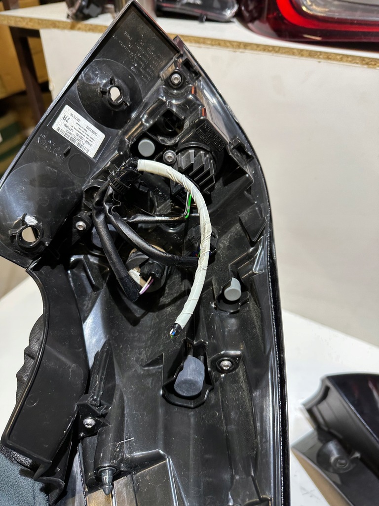 фото №9, Toyota yaris cross лампа задняя левая 81560-0de20