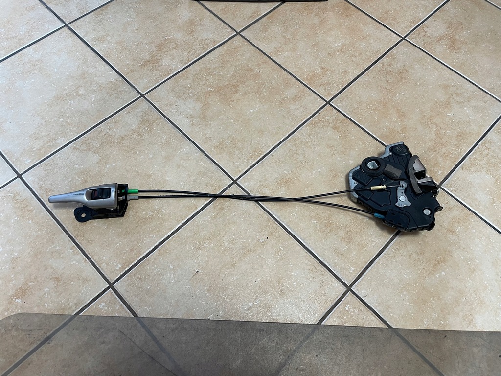 фото №1, Toyota auris/ verso 62318a2 ручка + замок дверь