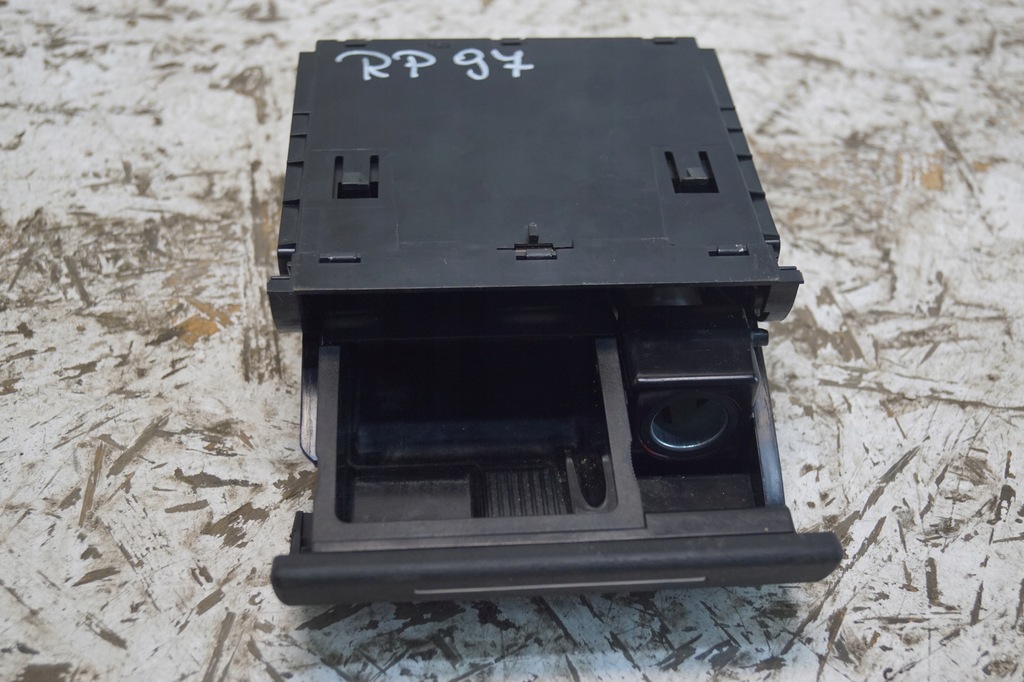 фото №10, Попільничка audi a3 8l lift 8l0857951c