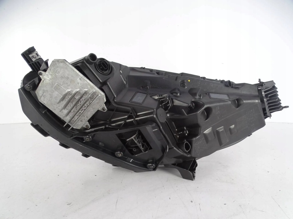 Фара перед передняя правый  tesla 3 full led Оригинал