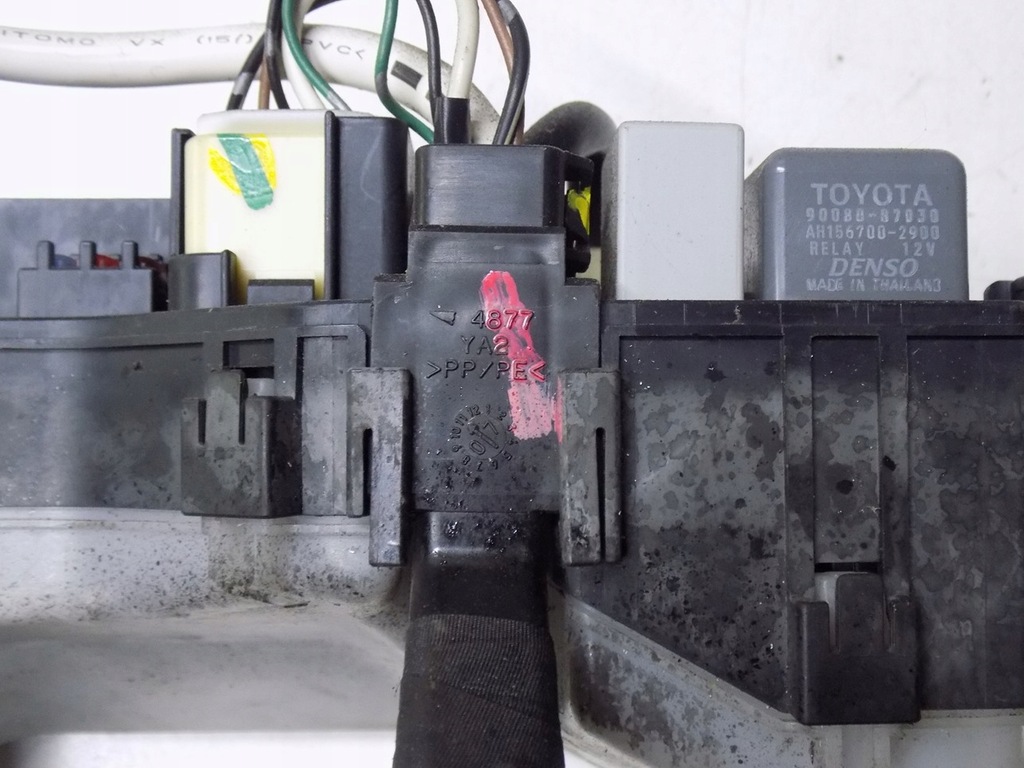 фото №9, Corolla verso ii коробка корпус предохранителей