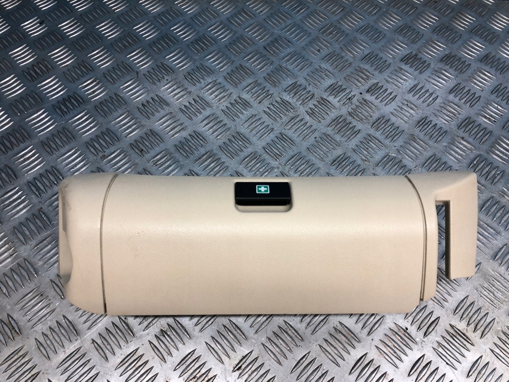 Купить Mercedes w211 бардачок правого сиденье правый 845a