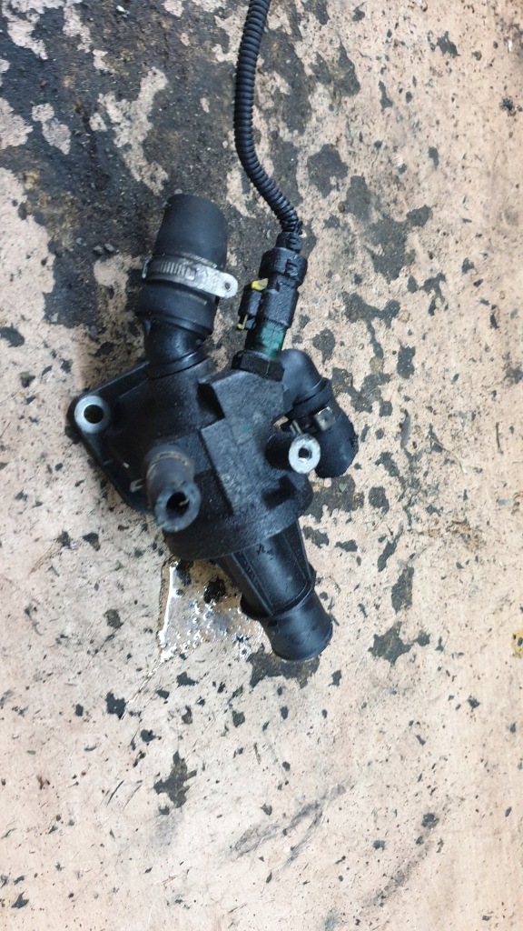 фото №1, Suzuki ignis ii 1,3 ddis корпус термостата