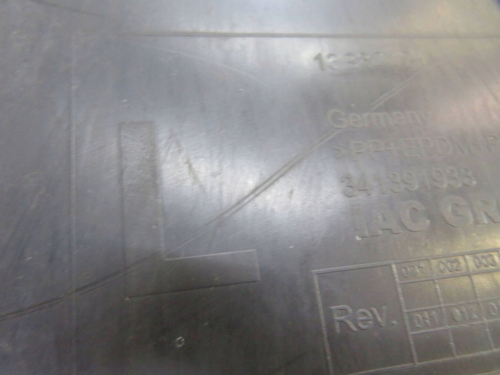 Opel insignia a левая передние подкрылок 341391933 Оригинал